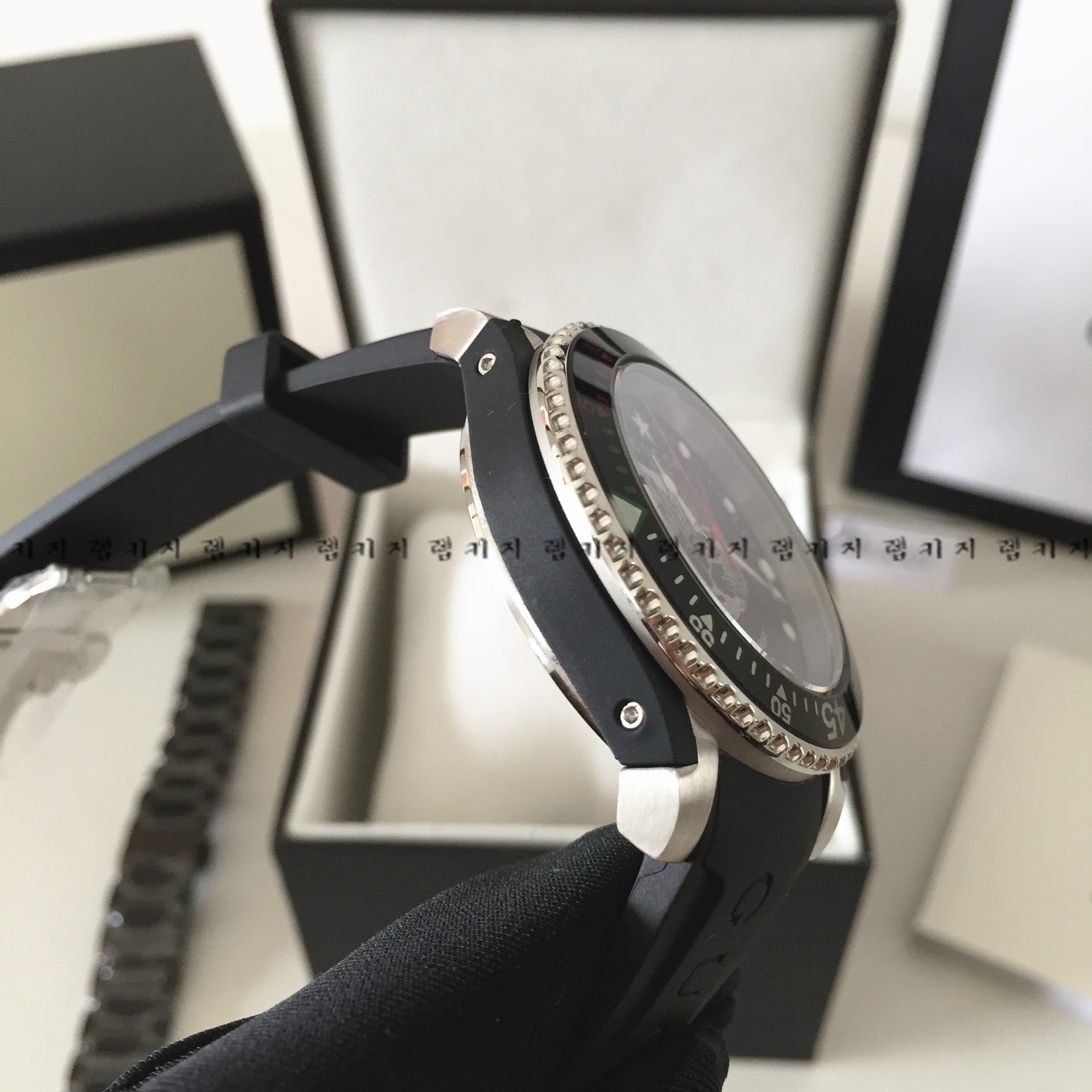 구찌 다이브 캣 러버 우레탄 시계 + 메탈스트랩